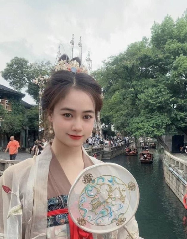 #重庆财大 #夏兹热丽 高颜值新疆大学妹后入吃鸡不雅视频曝光 - 图片