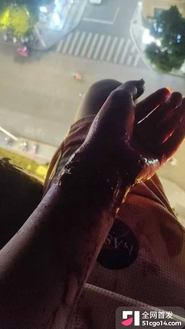 宜州闹市血案！26岁男子蓝桂宝因妻打麻将肉偿前任，持刀乱砍致其当场死亡后跳楼自杀，双命同亡！ - 图片