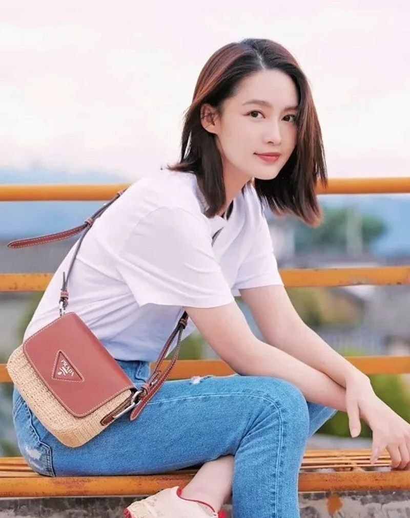 知名演员 李沁 被爆私生活混乱！陪睡导演与杨洋邓伦雷军等人有染 多次堕胎每睡一次10万补偿 震撼全网！ - 图片