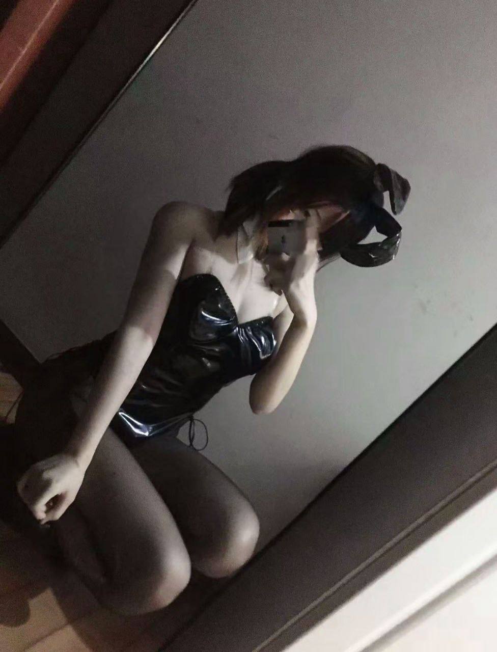 ouo_tian-小恬推特网红精神小妹嫩穴情趣高颜值粉嫩短裙身材展示coser找刺激 - 图片