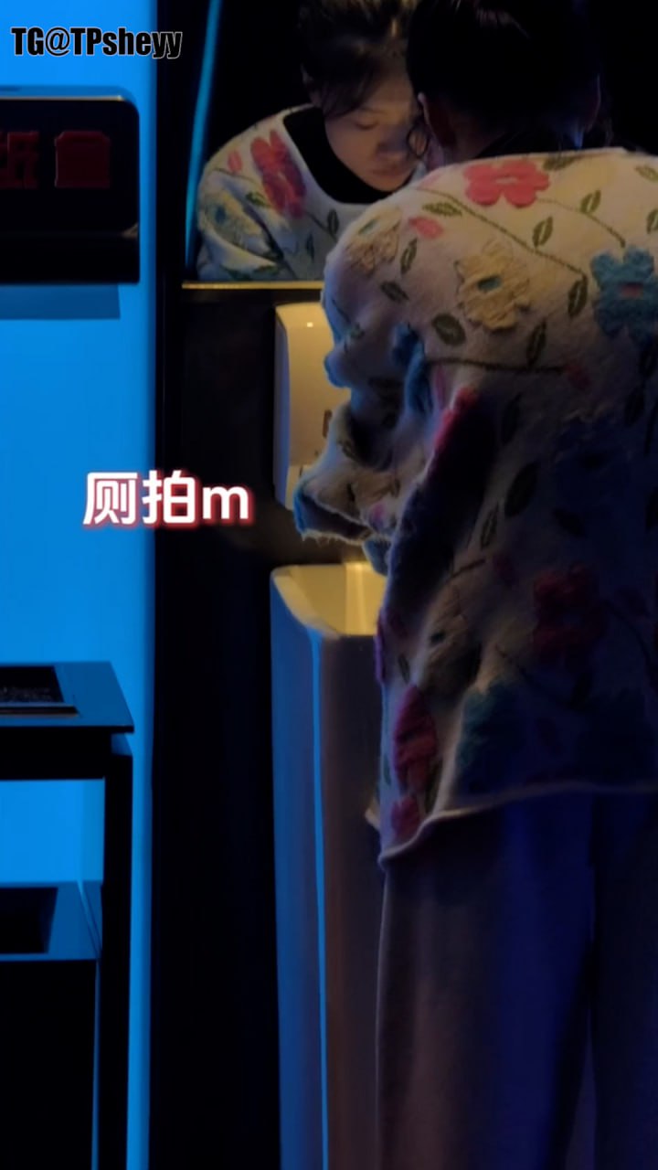 【拉粑粑篇】几十位高颜值靓妹.黑丝美女等等，好多干净漂亮的美鲍 - 图片