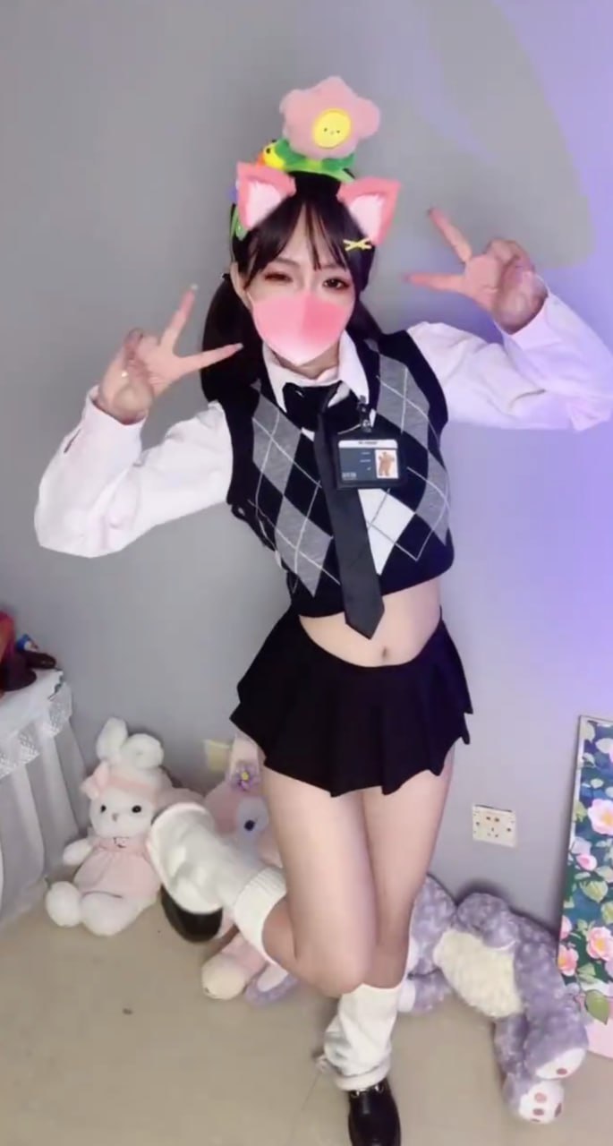高颜值小仙云福利姬jk自慰