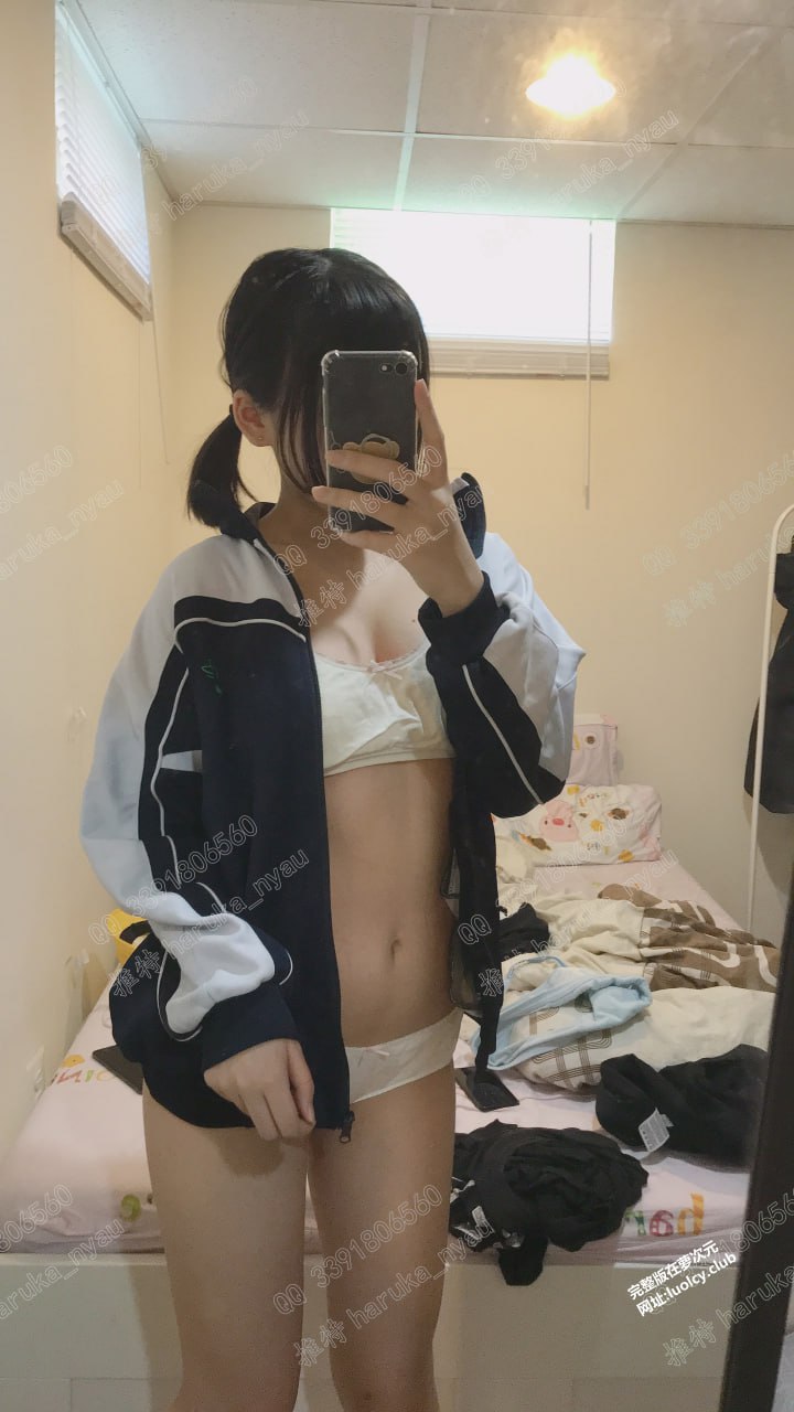 悠宝三岁 tusiww 群订阅福利 校服白丝 道具插b紫薇