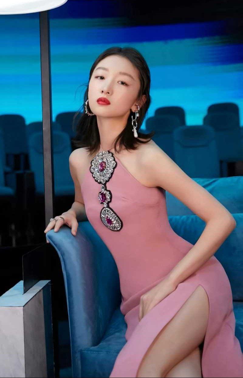 三金影后 周冬雨 被曾志伟潜规则后续 糜烂情史谣言实锤 造谣者诽谤明星竟只赔偿1万元 内幕令人匪夷所思！ - 图片