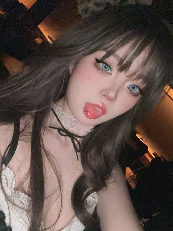 ouo_tian-小恬推特网红精神小妹嫩穴情趣高颜值粉嫩短裙身材展示coser找刺激 - 图片