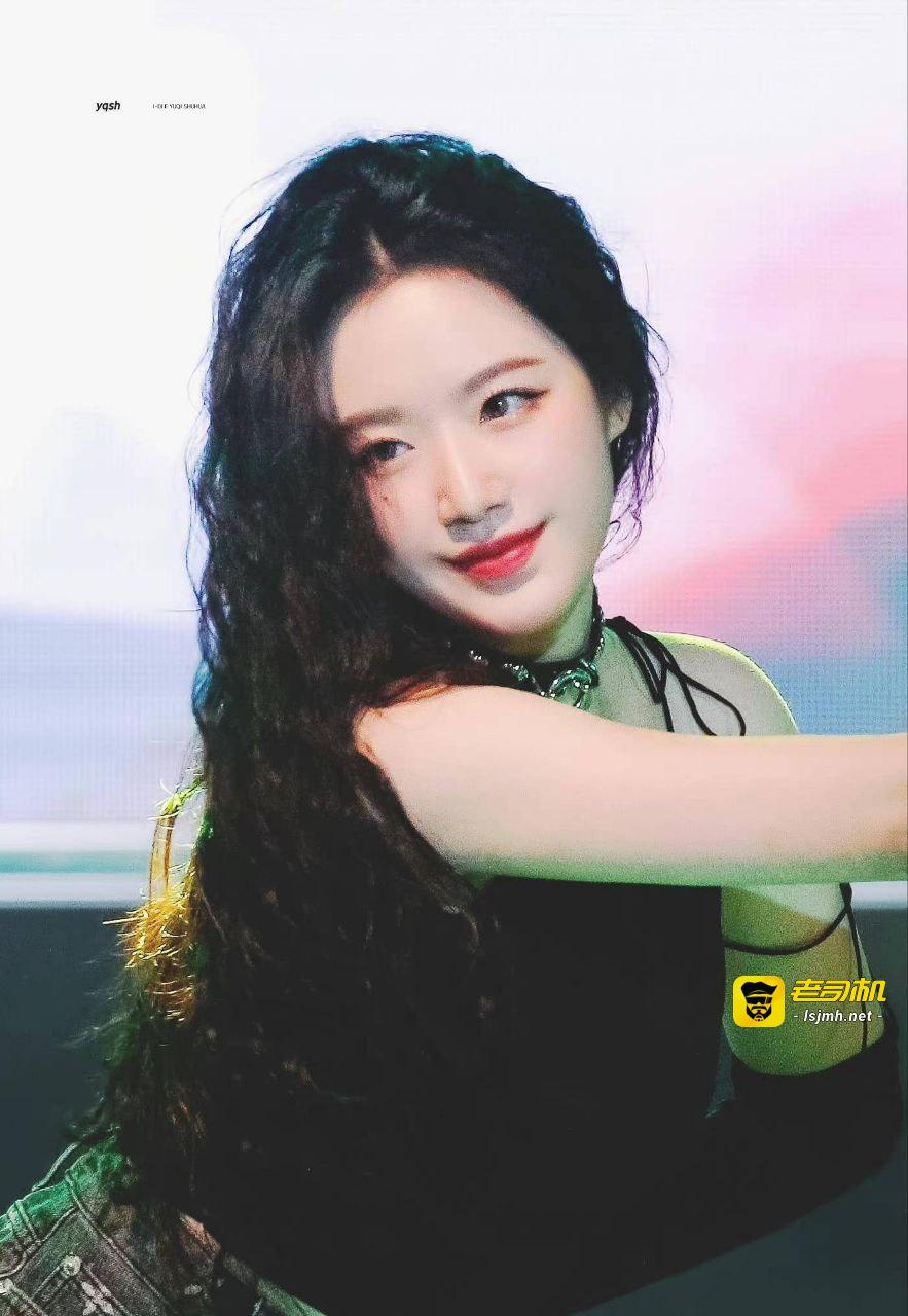 韩国女团 (G)idle 成员 #叶舒华 露点。来自中国台湾，和跑男宋雨琦是队友。 - 图片