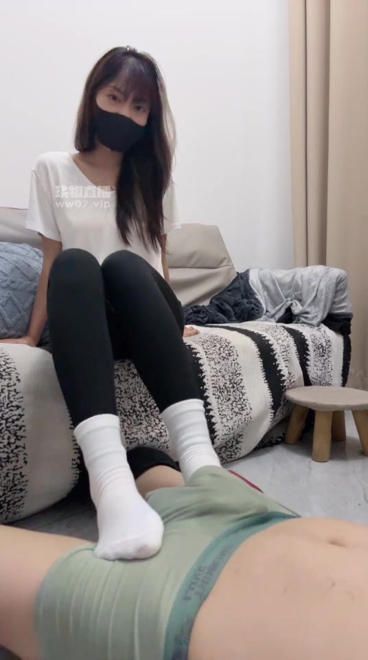 妈妈那白嫩棉袜，可要吸干你吗？ - 图片
