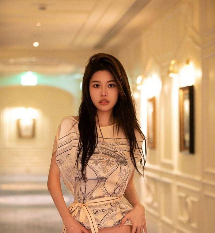 浙江省绍兴市高颜值白虎萝莉车模 顶级脸蛋完全可以媲美明星 身材保养的也很好 巨乳肥臀三点粉嫩