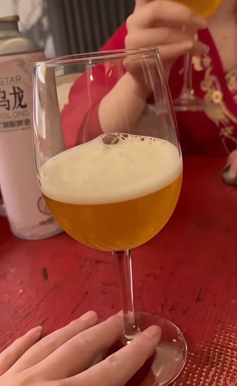 张帅何奇颖婚礼请柬配全裸照疯传全网！常规喜帖变大胆裸照，诚邀亲友一睹新人淫态，直接出圈成焦点！ - 图片
