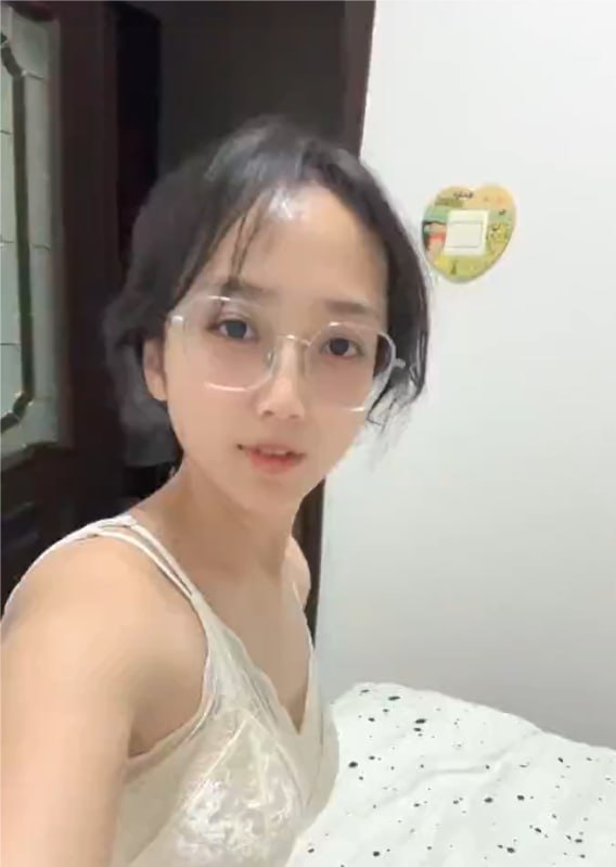 抖音27万粉温柔馨馨6 清纯眼镜妹直播尺度炸裂 私密偷情视频曝光