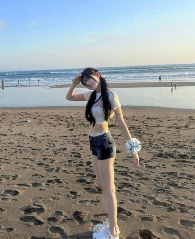 高颜值网红安俐颖酒店3P自拍流出！为了出名被金主前后夹击调教，前后两根肉棒轮番深入，叫得又急又浪，夹在中间彻底痉挛颤抖。 - 图片