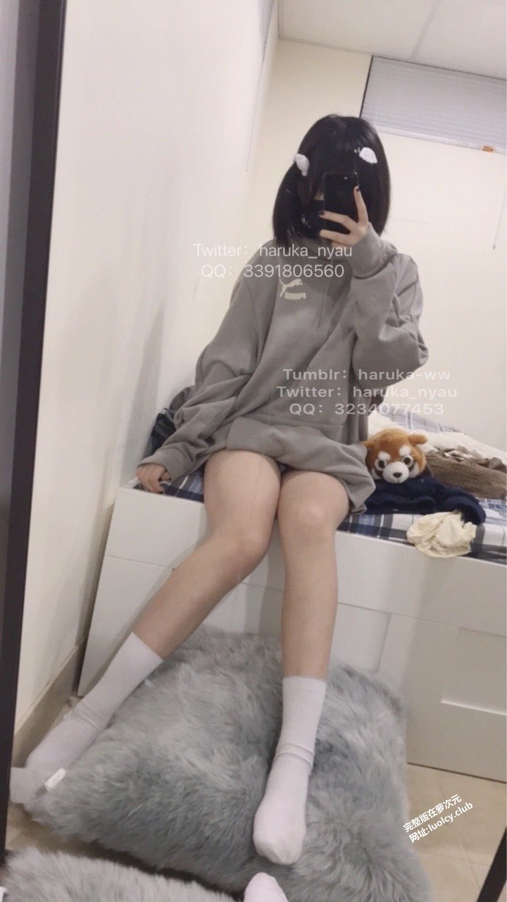 悠宝三岁 tusiww 群订阅福利 校服白丝 道具插b紫薇 - 图片