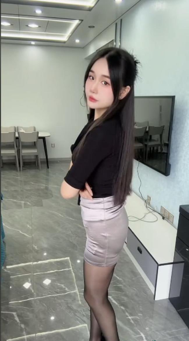 快手网红 小阿美 从贵州站街到直播PK 火辣身材挑逗大哥 淫荡表演俘获芳心 - 图片