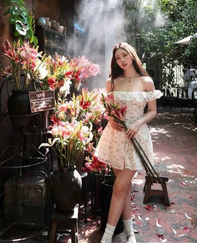 华裔网红VickyLim情侣自拍流出！身穿制服被男友无套狠操调教，每下又深又急，浪叫不停整个人越干越软。 - 图片