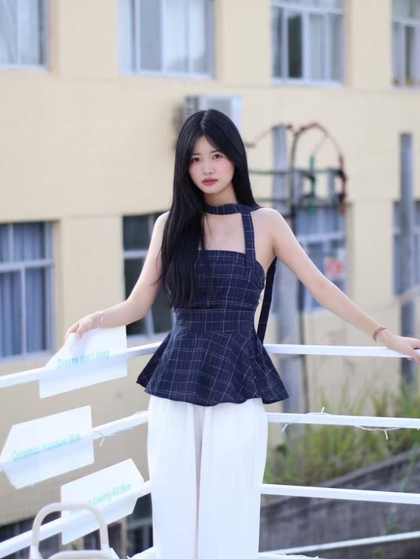 长腿女大学生美拍平日里看着文静没想到骚起来不要不要的约到商务旅馆输出各种姿势抽插无套内射