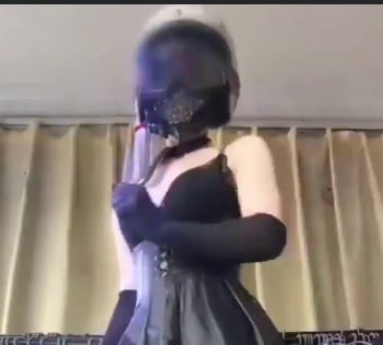 极品身材蒙面头盔厚黑丝袜福利姬喝水杯的猫付费定制大尺度性感诱惑福利视频 - 图片