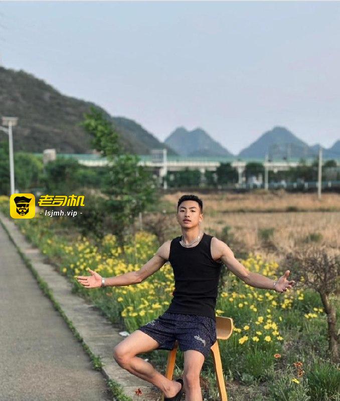抖音博主羞涩的潇约炮女粉丝 酒店激情性爱视频流出 卫生间到床上骚劲十足 - 图片