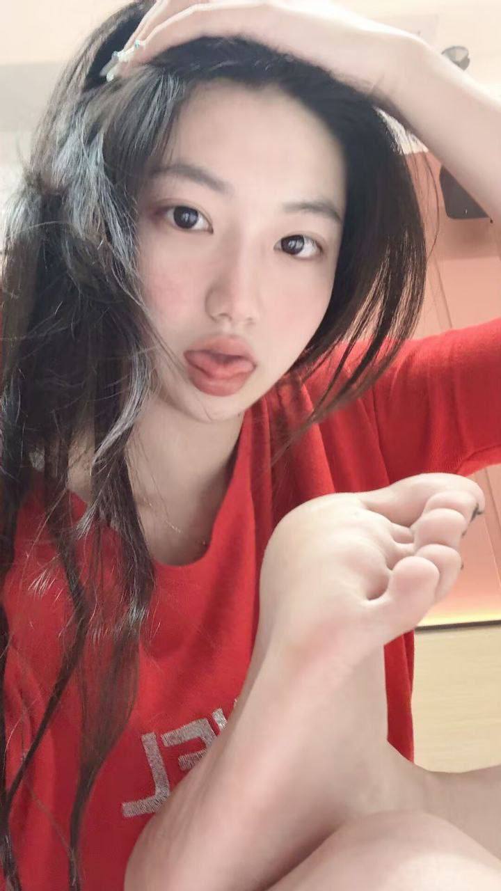 #小佳甜心 辽宁省锦州市目前是某技校在校大三大学生 因其清纯甜美的颜值及性感的身材在抖音也算一名小网红 线下及其反差妥妥的母狗一枚 - 图片