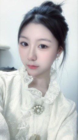 福建厦门08年妓女王紫宣 从小学六年级被社会人调教后当鸡，至今已当鸡五年，曾为卖逼专门做了私处漂红，被近万人操过，现在已经成为了大黑逼，并且阴道松弛程度可塞下两个拳头，因多次打胎现已无生育能力，现已被学校开除，当起了专职妓女 - 图片