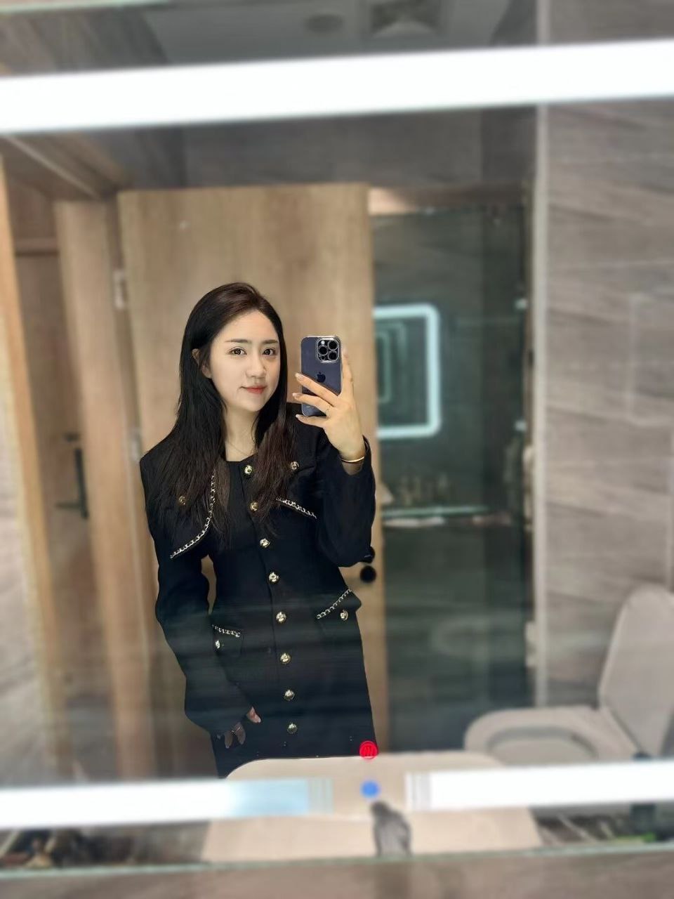反差新娘被人轮奸穴里灌满精液 - 图片