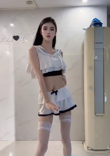 快手10w粉丝退役空姐 是妮的琳达 金主重金定制自慰小视频流出 - 图片