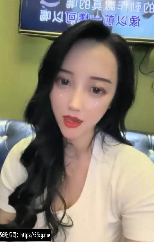 68万女网红KTV包厢炸裂操作，被榜一大哥暴力后入，最尴尬的是突然推门而入的服务员！ - 图片