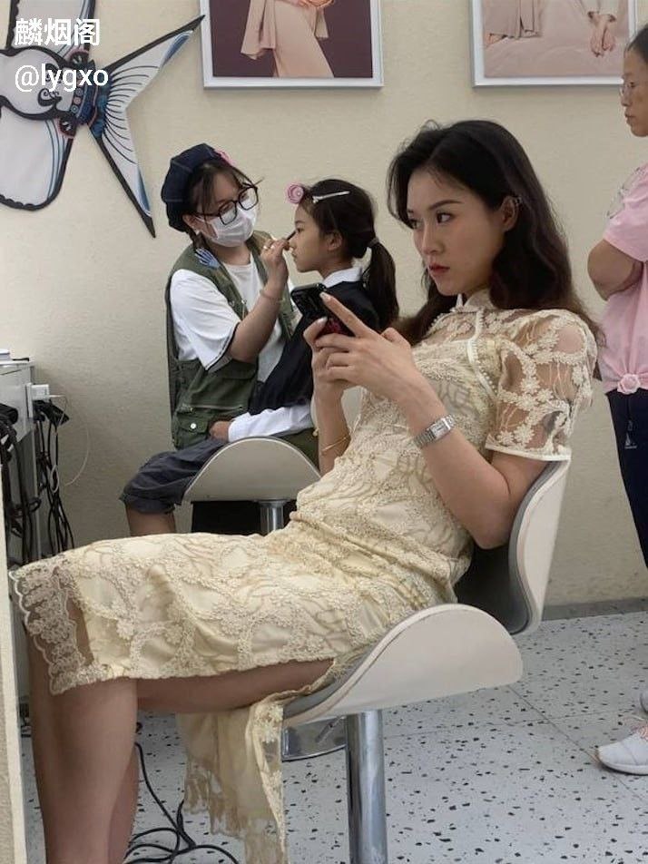 极品反差婊健身美女教练穿着黑丝挑逗男同事主动口活啪啪