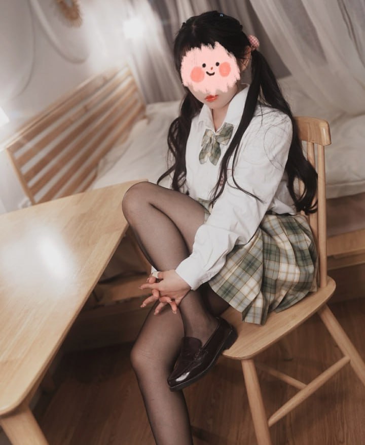推特绿帽淫妻 三岁小宝宝 bb_xiaokeai 约单男小哥哥 双马尾小母狗又白又嫩 被怼在玻璃上站立后入被操的叫爸爸！
