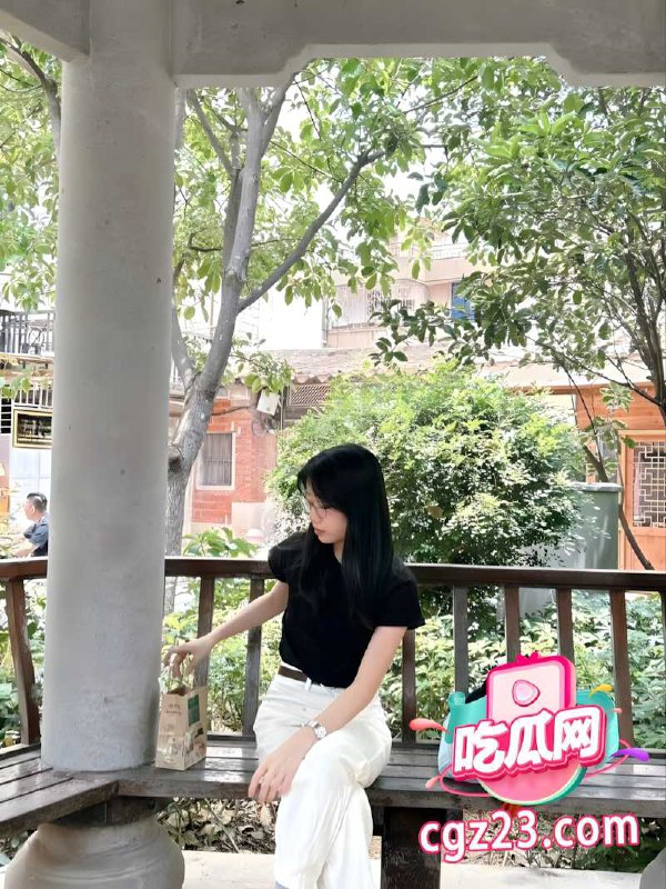 浙江眼镜妹 陈梓瑜 跟金主性爱私拍泄漏 文静少女被调教的乖巧听话 - 图片