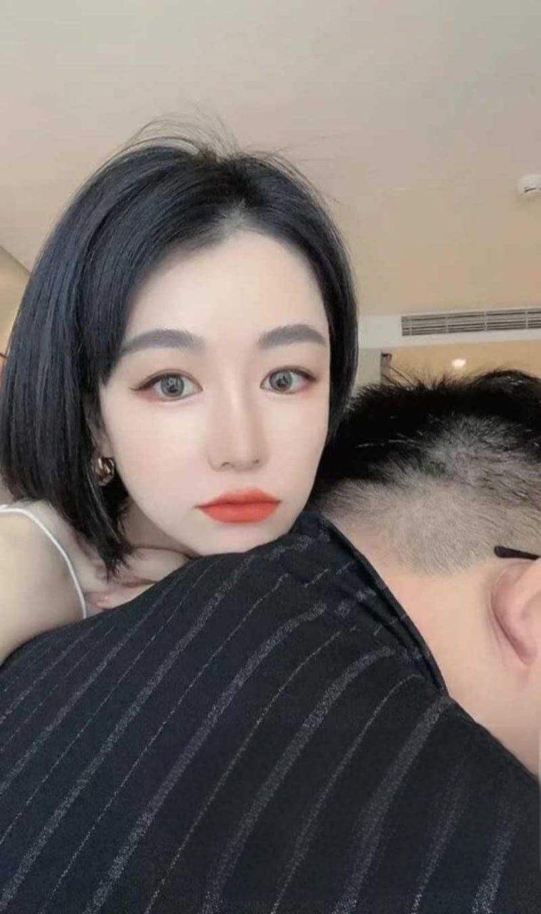 全网首发！三只羊七老板口交吞精视频曝光 疑似七老板露脸口活视频曝光！望大家理性吃瓜，真假自辩哈。反正个人感觉百分之八十像，细节指甲同款！ - 图片