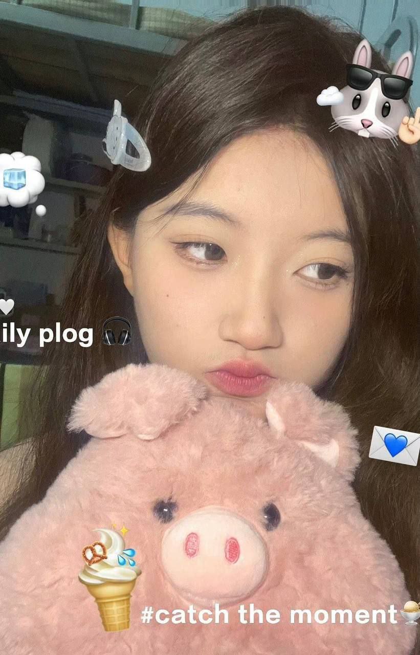某音颜值小姐姐，虽然照片有点美颜，不过奶子还是很好看，上位一抖一抖的，很给力，被金主爸爸无情后入，还得喊爸爸，不雅视频流出 - 图片