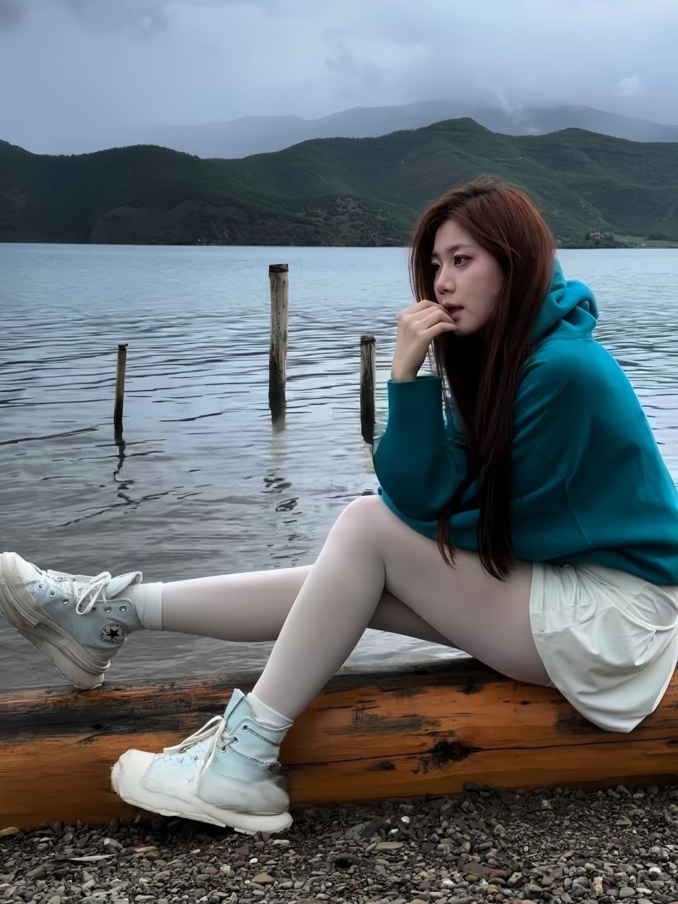 清纯可爱的甜妹看着人畜无害，背后却骚的一批，瞒着所有人天天和男朋友一起去酒店做爱，看着男朋友又大又粗的大鸡巴，直接吃了起来，男朋友盯着小妹妹白白嫩嫩的大咪咪和肉嘟嘟的小蝴蝶穴，直接大鸡巴插了进去，小穴紧紧吸附着男朋友的大鸡巴，湿哒哒的，又嫩又滑，淫水喷了一地 - 图片