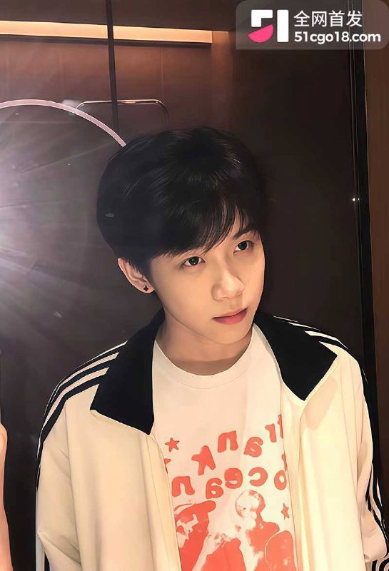 19岁男网红赖盛杰约炮塌房！床照+露骨聊天全曝光，阳光学生人设瞬间崩塌！ - 图片