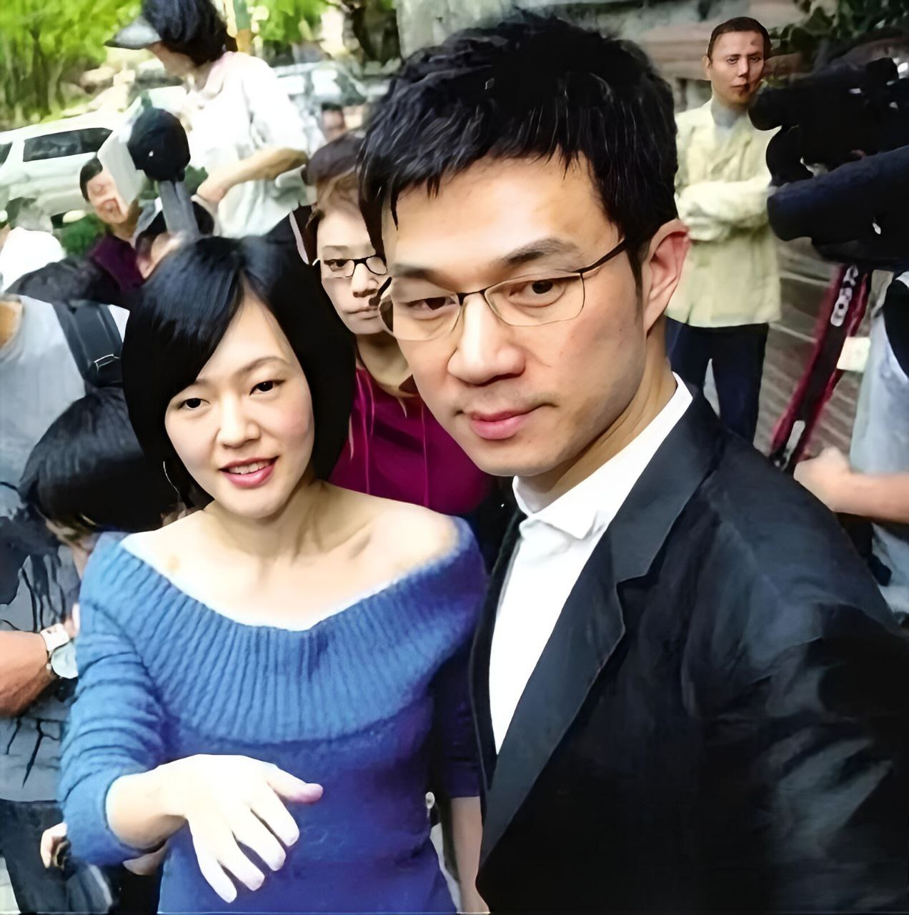 台媒惊爆逆天大瓜！小S老公 许雅钧 将大S出殡现场私密照片发给要约炮的大s女粉丝 - 图片