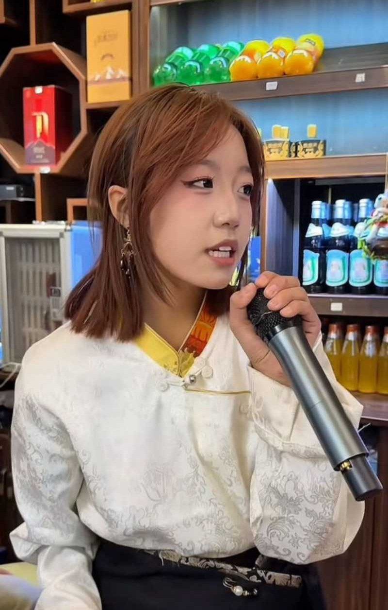 抖音最新惊天大瓜 如意女团妮妮被曝遭父亲从小强奸 背刺闺蜜达哇措找人暴打