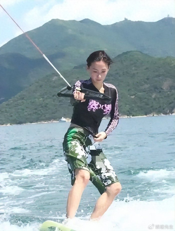 46岁张柏芝冲浪刷屏：真正的女人底气，从不是婚姻结局