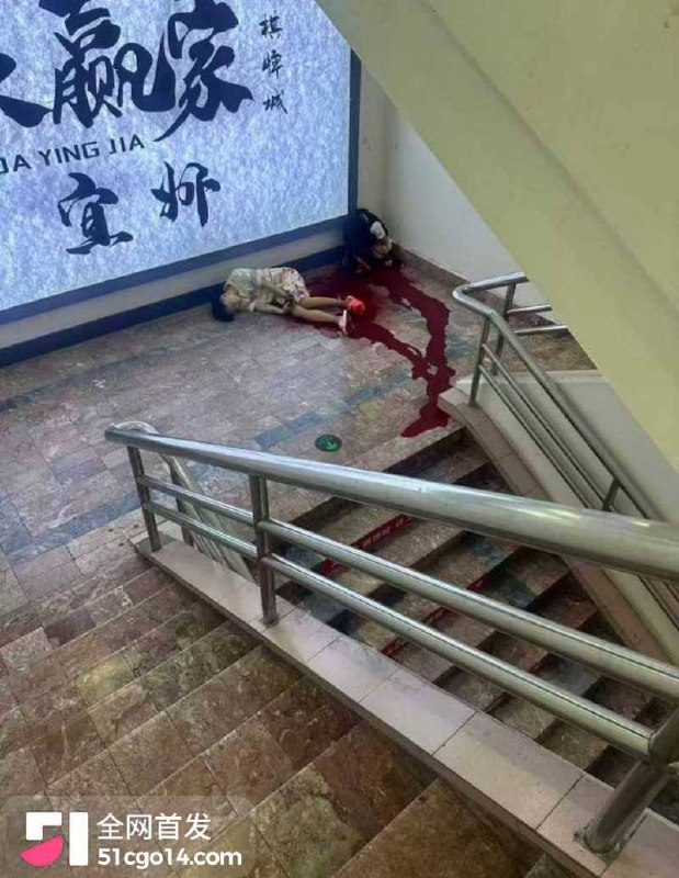宜州闹市血案！26岁男子蓝桂宝因妻打麻将肉偿前任，持刀乱砍致其当场死亡后跳楼自杀，双命同亡！ - 图片