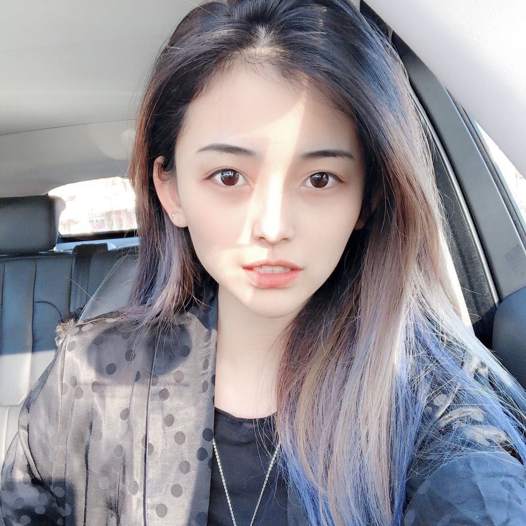 大学生美女豁出去了 全裸写真火辣上线 曲线勾魂 绝对反差诱惑 学生妹外表清纯 私下狂野