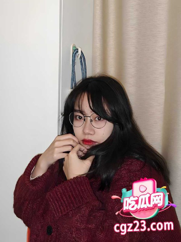 浙江眼镜妹 陈梓瑜 跟金主性爱私拍泄漏 文静少女被调教的乖巧听话 - 图片