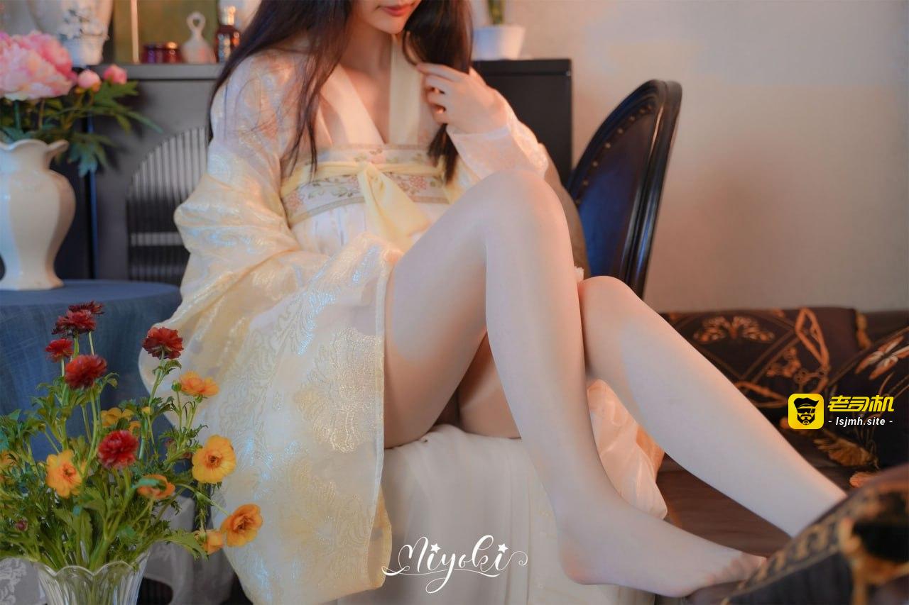 微密圈 福利姬 铃木美咲 软软趴在床单上 明蘭汉服古装 - 图片