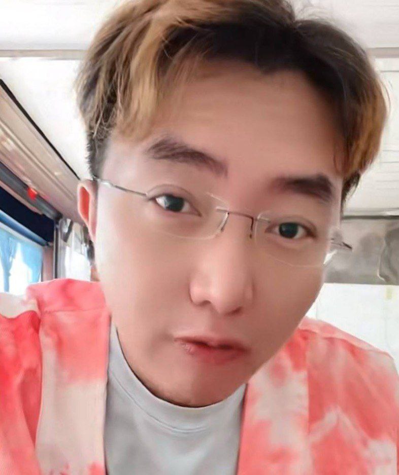抖音男网红 公仔亮亮 出轨被原配老婆抓奸 男子竟反过来抛家弃子把老婆赶出家门