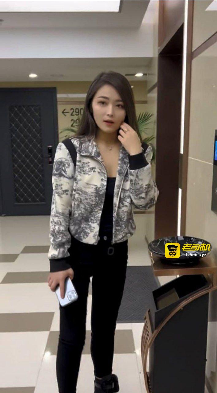 快手430万粉网红 如意 线下陪大哥开房激战 正嗨时被大哥老婆突袭抓包 现场开门暴打 现场视频独家曝光！ - 图片