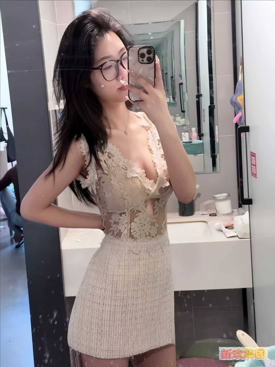 中国女篮李梦私密照曝光，平日黑框眼镜清纯乖巧，私下却淫荡放浪 - 图片