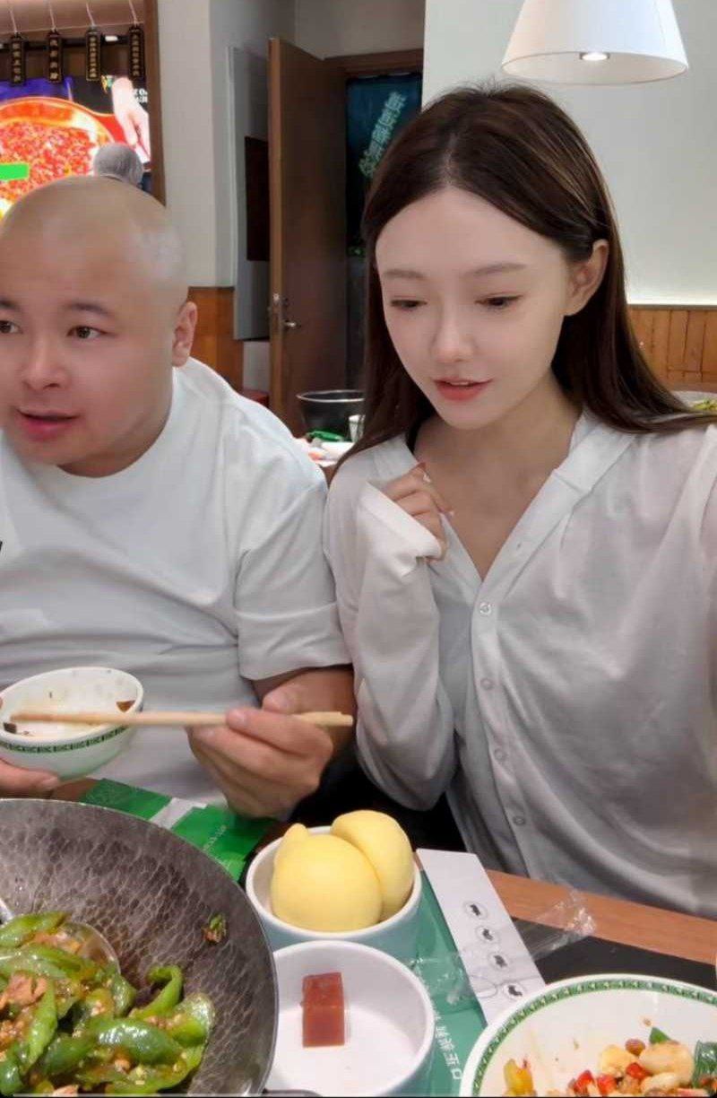 快手千万粉网红 老狗 被前妻白羽直播曝光 婚内出轨女徒孙佳昕 夜猫KTV举报聚众淫乱录音曝光！ - 图片