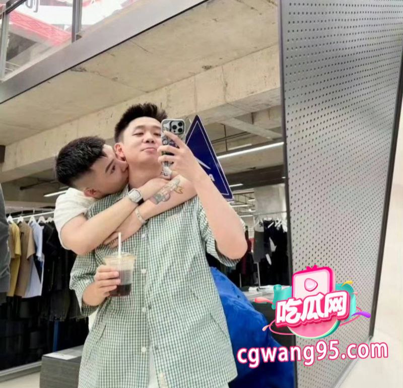 抖音网红基佬胡宾果 聚众群p捅屁股 现场视频流出后被警方抓捕 - 图片