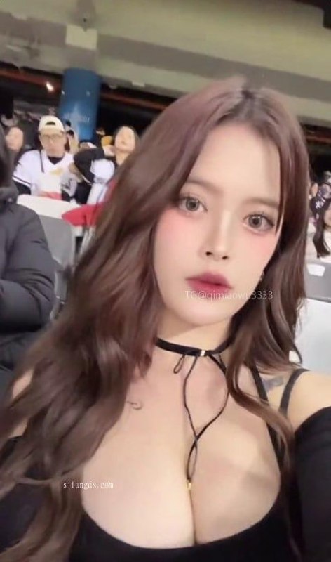 台湾网黄女神 HI_NXXG 约炮合集流出！这娘们可会玩了！关注就有机会当淫片男主操她！ - 图片