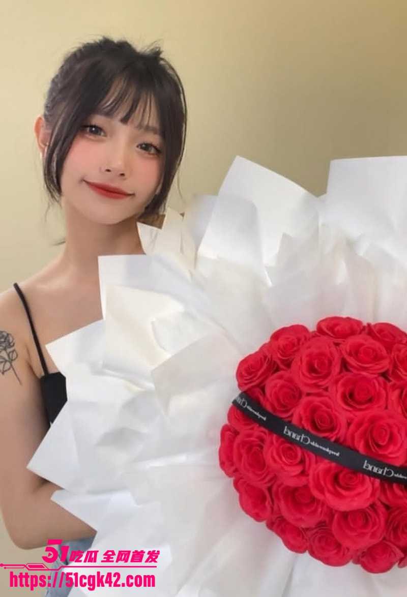抖音30万粉丝反差母狗黄小唐早期下海当福利姬的大尺度付费定制私密福利视频流出 - 图片