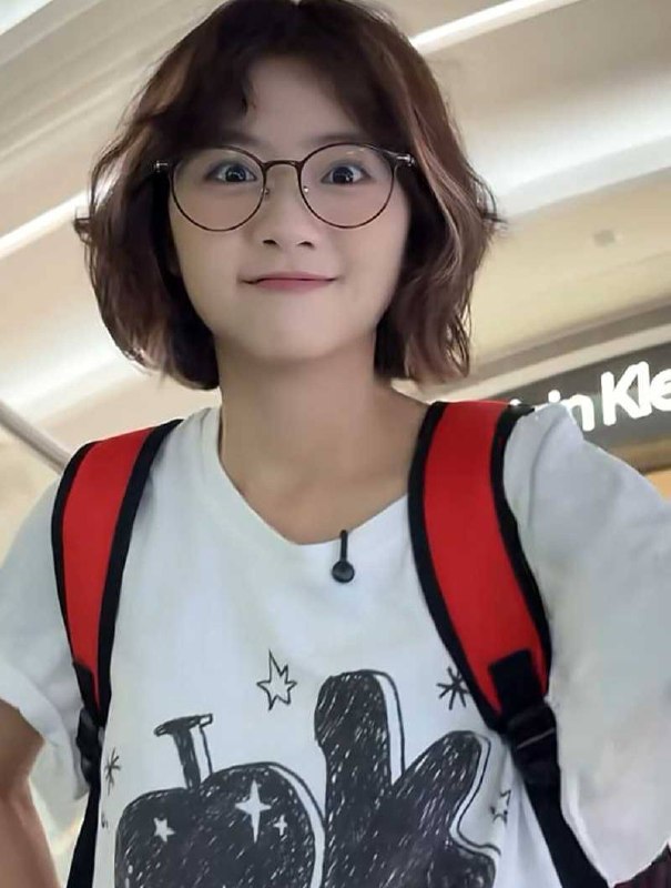 转转美女博主 收手机的CC 全裸视频疯传 自述被造黄谣报案 未想又现性爱猛料 - 图片