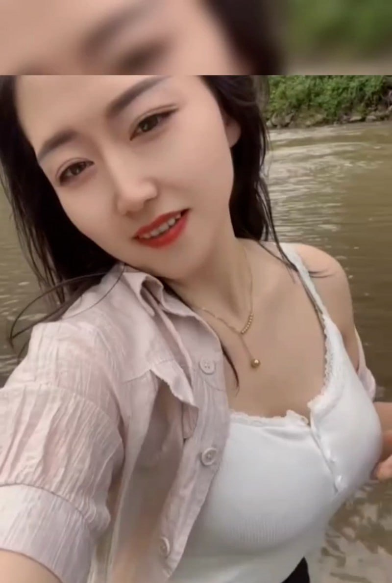 抖音15w粉丝人妻网红小百合 付费洗澡福利视频 - 图片