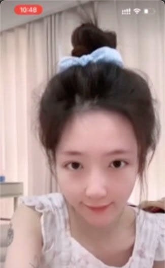 抖音清纯女大萝莉 蜡笔小憨憨 真空直播走光 - 图片